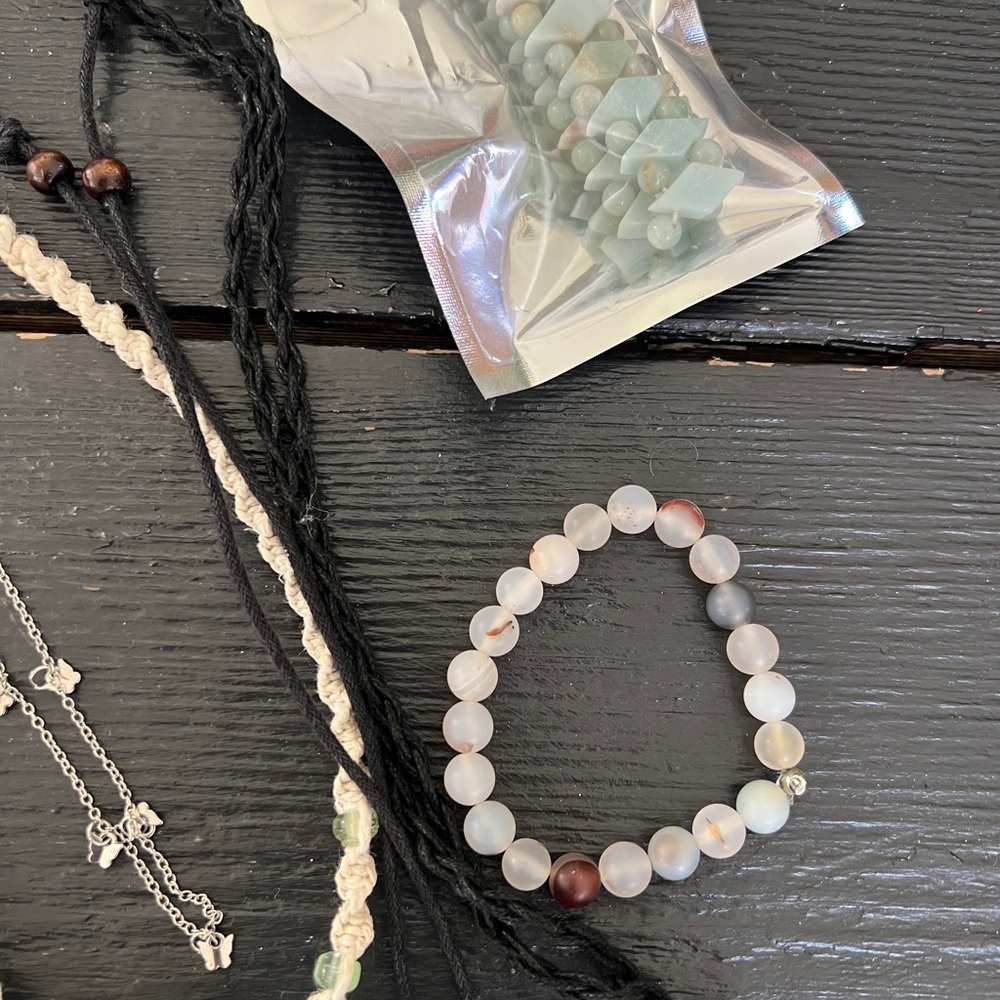 *Stones, Metal, & Beads 14 Pc. Miscellaneous Charm, Bracelet & Necklace Lot - Picture 10 of 16